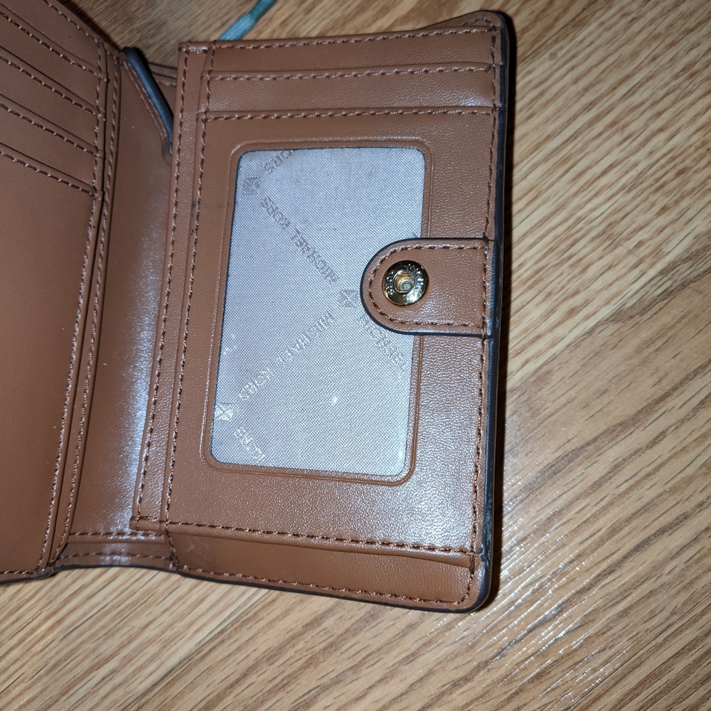 Michael Kors white jet set travel wallet